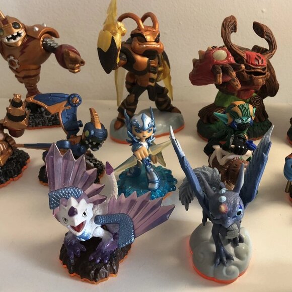 LOT OF 15 SKYLANDERS FIGURES SPYRO'S ADVENTURE MIXED CHARACTERS - Picture 3 of 4